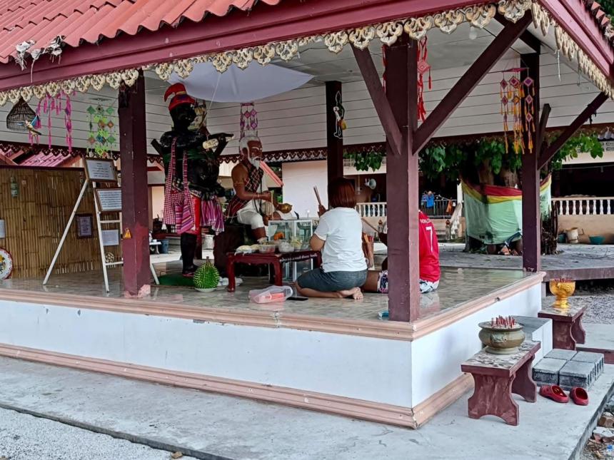 ตาโถ วัดทางขึ้น เป็นครูหมอหนังตะลุงของภาคใต้ เปิดจองครับ