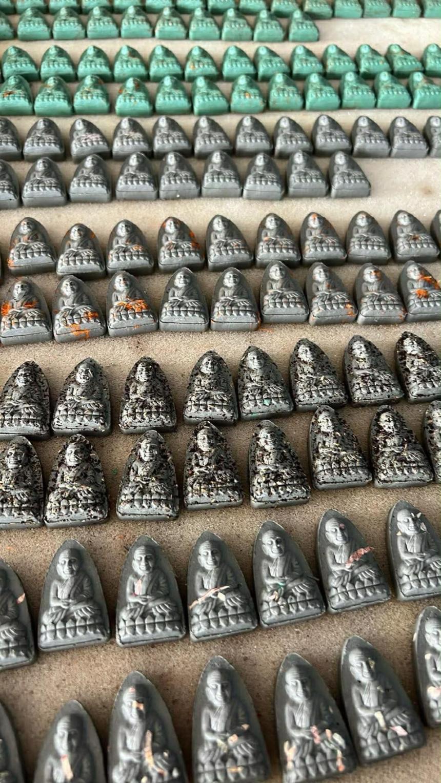 รูปหล่อหลวงปู่ทวด พระธาตุพนม -และพระผง