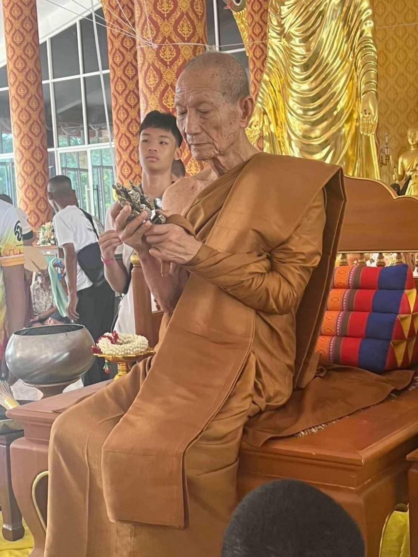 หลวงปู่จื่อ พันธมุตโต  วัดเขาตาเงาะอุดมพร จ.ชัยภูมิ  เปิดจองครับ