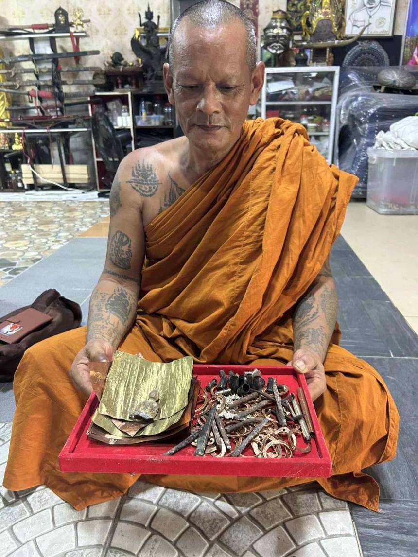 หุ่พยนต์มนต์สัมฤทธิ์ รุ่น ปราบไพรี ๖๙ เปิดจองครับ