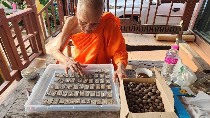 หลวงปู่เกษม เขมจาโร วัดมะม่วงตลอด จ.นครศรีธรรมราช เปิดจองครับ