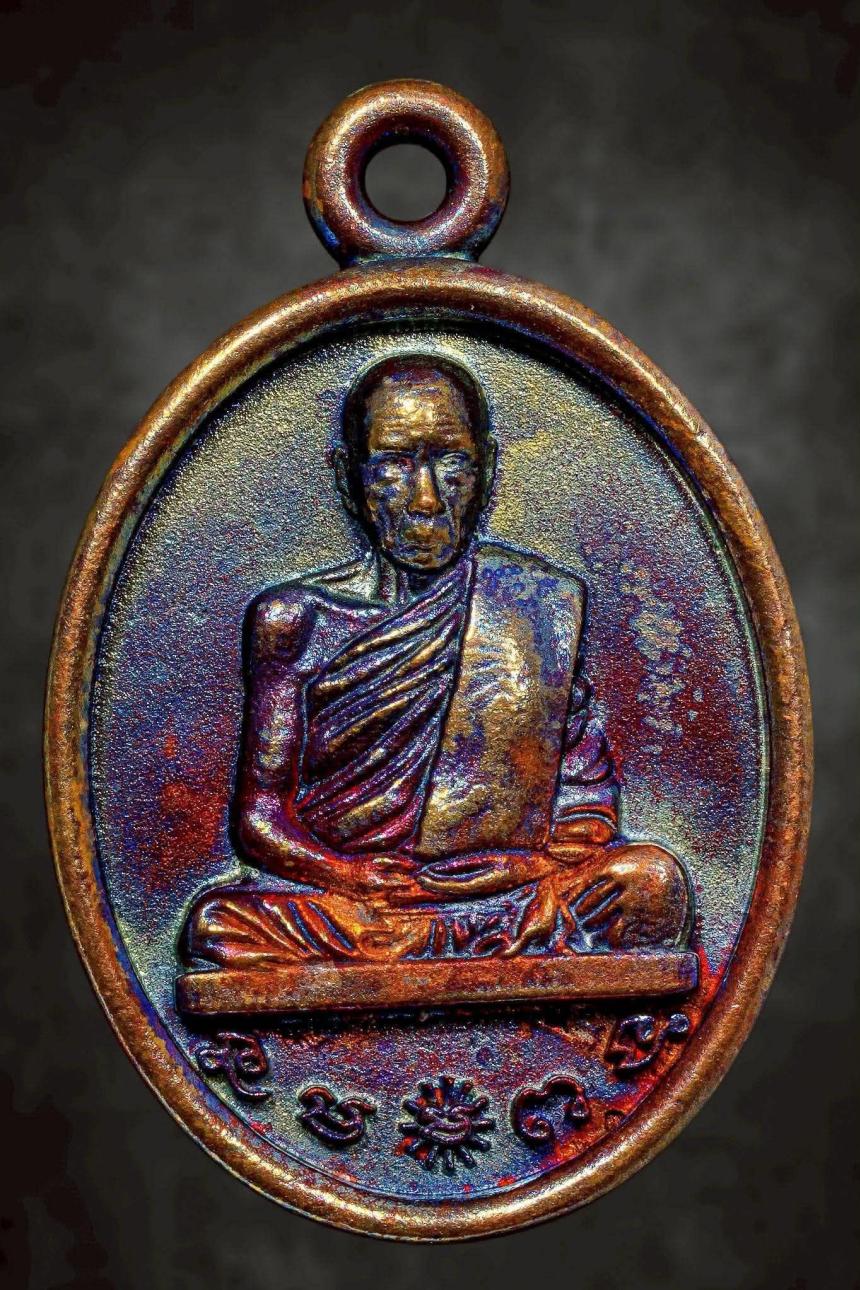 เหรียญหล่อรูปเหมือนที่ระลึกอายุ ๗๕ ปี หลวงปู่จันทร์ โฆสกิตติโก สำนักสงฆ์นิพัทธ์ธรรมาภรณ์ บ้านห่องวารี ต.ตาโกน อ.เมืองจันทร์ จ.ศรีสะเกษ เปิดจองครับ