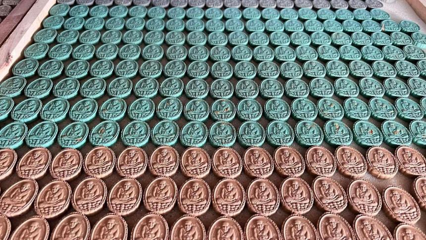 รูปหล่อหลวงปู่ทวด พระธาตุพนม -และพระผง