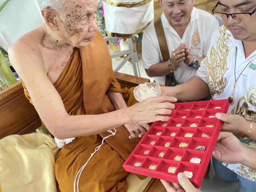 หลวงพ่อบอกว่า เอาฤกษ์เสกพรหมเหนือดวงตามนี้นะ🙏 ฤกษ์จุดเทียนชัย เปิดจองครับ