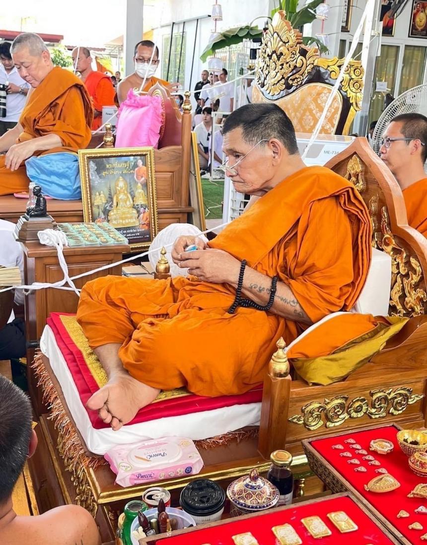 พระครูไพศาลธรรมวงศ์ เจ้าอาวาสวัดแค จ.สุพรรณบุรี เปิดจองครับ