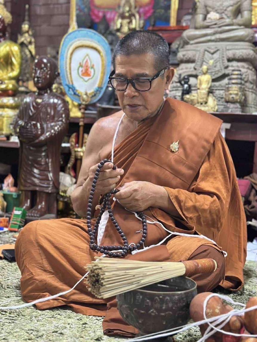 ปู่เจ้าสมิงพราย รุ่น พรบรมครู หลวงพ่อดำ วัดพุทธบาทรัตนคีรี จ.ขอนแก่น ปี2568 เปิดจองครับ