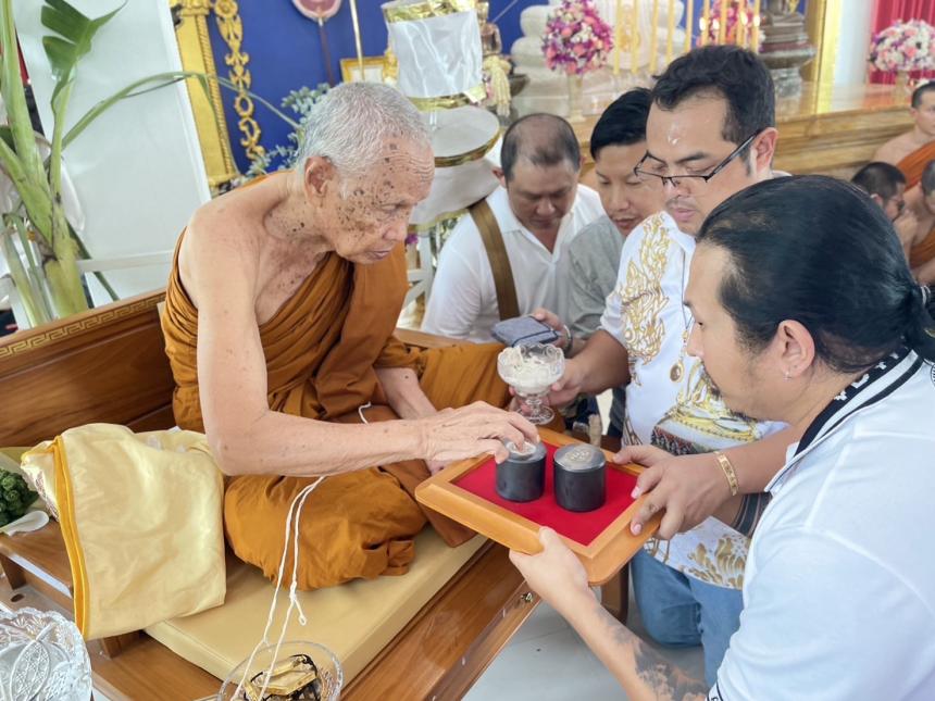 หลวงพ่อบอกว่า เอาฤกษ์เสกพรหมเหนือดวงตามนี้นะ🙏 ฤกษ์จุดเทียนชัย เปิดจองครับ