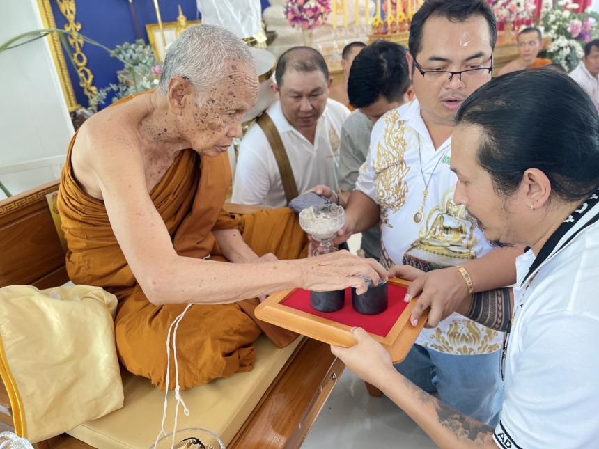 หลวงพ่อบอกว่า เอาฤกษ์เสกพรหมเหนือดวงตามนี้นะ🙏 ฤกษ์จุดเทียนชัย เปิดจองครับ