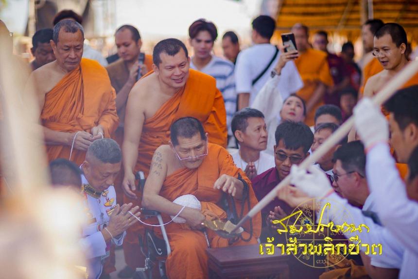 (หลวงปู่มหาศิลา  สิริจันโท) ประธานสงฆ์ธรรมอุทยานหลวงปู่ศิลา จังหวัดกาฬสินธ์ุ เปิดจอง