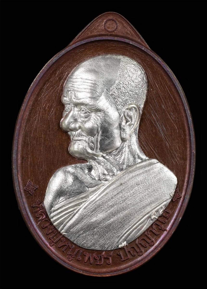 เป็นเหรียญอีกรุ่นที่หน้าสะสมอีกวาระหนึ่งฝากติดตามงานบูญครั้งนี้ด้วยนะครับ เปิดจองครับ