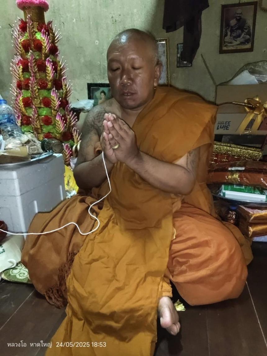 พระอาจารย์เอกวัฒน์  (ทวดเสือ) วัดโลการาม  อ.สิงหนคร  จ.สงขลา เปิดจอง