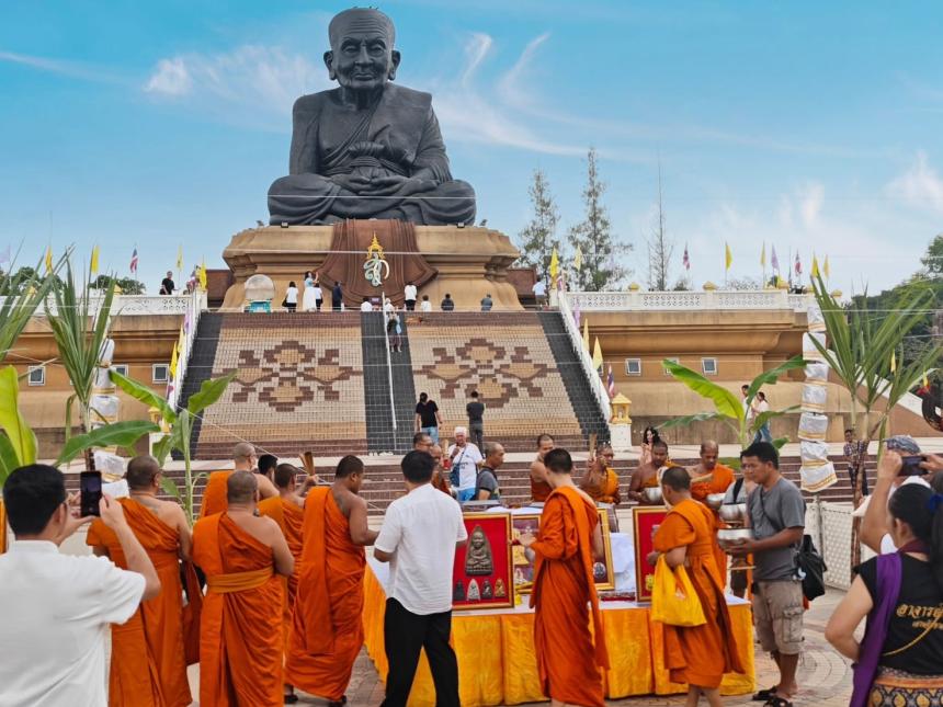 ตามรอยครู รุ่นแห่งประวัติศาสตร์ ตำนานแห่งหลวงปู่ทวด ที่มีพิธีเข้มขลังจนหาที่เปรียบมิได้